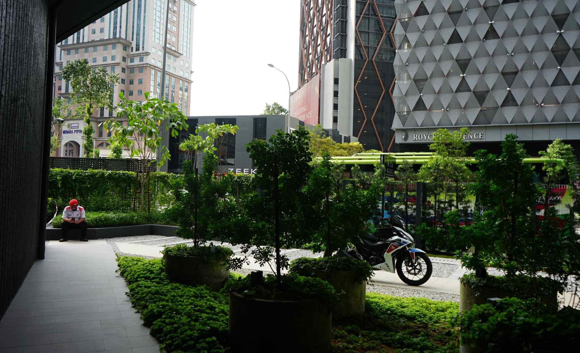 Waiting Room Isola KLCC Hotel